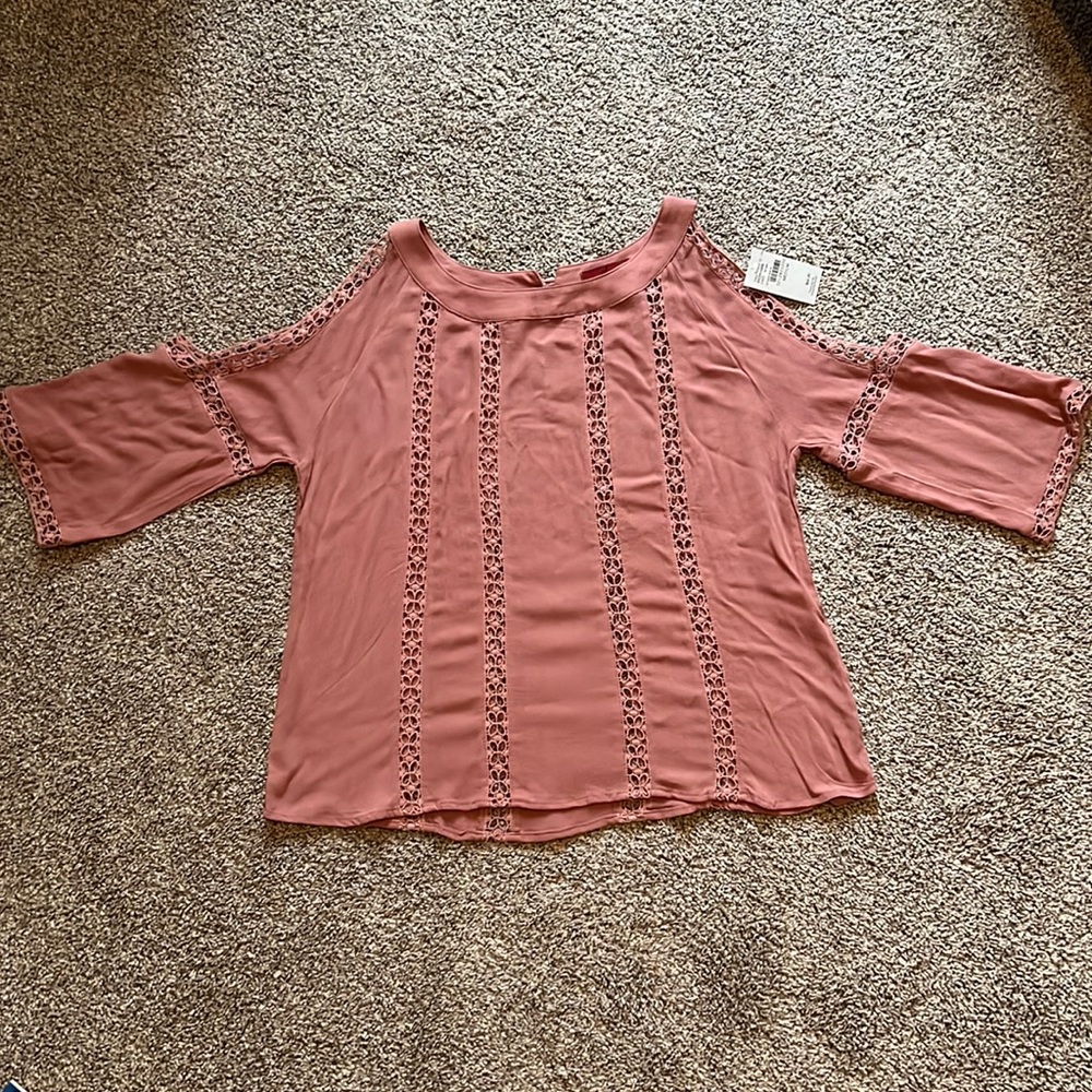 New Cold Shoulder Buckle Top - Size Medium - Mauve